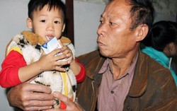 Bé 3 tuổi đối diện tim bẩm sinh và không có hậu môn