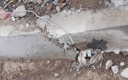 Dân yêu cầu nhà thầu tạm ngừng vì thi công quá ẩu, chủ đầu tư nói gì?