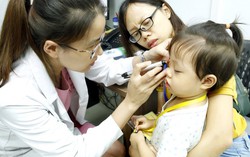 100 trẻ hoàn cảnh khó khăn được khám và phẫu thuật dị tật mắt miễn phí
