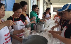 Nồi cháo từ thiện ấm lòng bệnh nhân