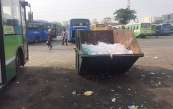 Hành khách than phiền vì Bến xe An Sương quá nhếch nhác