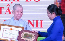 TPHCM tuyên dương 73 'Hoa việc thiện' 