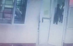 Phó chủ tịch xã vào bệnh viện hành xử như côn đồ