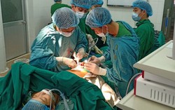 Được hướng dẫn từ xa, BV tuyến huyện cứu thành công bệnh nhân bị viêm túi mật có sỏi lớn