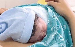 Không kịp tới bệnh viện, người phụ nữ 31 tuổi sinh con thứ 5 ngay trên đường