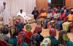 82 nữ sinh Nigeria bị bắt cóc được trả tự do sẽ sớm gặp lại gia đình