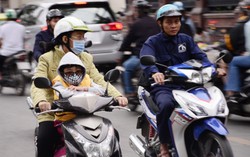Trẻ em Sài Gòn "hóa ninja" đến trường khi trời trở lạnh