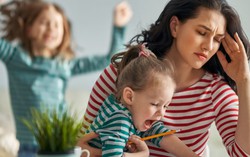 Bất lực khi con tuổi teen nổi loạn vì bố mẹ 'đường ai nấy đi'