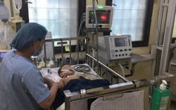 Bé gái 8 tháng tuổi bị thanh sắt gỉ đâm thủng sọ