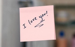 Mẩu giấy ghi câu nói vui mỗi ngày
