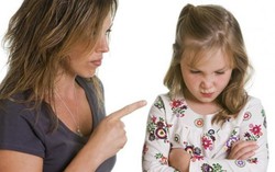 Con trầm cảm vì bị bố mẹ... sỉ nhục