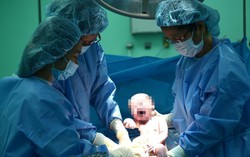 Thai nhi nguy kịch vì sản phụ kiên quyết ‘sinh thuận tự nhiên’