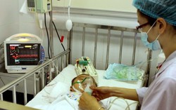 Viêm mủ màng phổi điều trị muộn phải mổ mở ngực