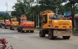 Chú rể 'điều' 20 máy xúc đón nàng về dinh