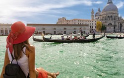 Tour du thuyền châu Âu trăm triệu đồng: Hàng mới hút khách dịp 30/4