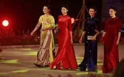 Đỗ Trịnh Hoài Nam quảng bá văn hóa Việt bằng áo dài