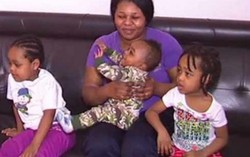 4 mẹ con liều mình nhảy từ tầng 4 thoát đám cháy