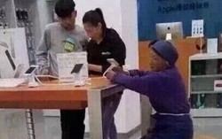 Cụ bà nghèo dốc tiền mua iPhone cho cháu