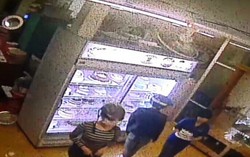 Mẩu bánh sinh nhật "tố" 2 nữ sinh biết kẻ giết người ở quán karaoke