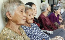 Thông điệp từ nhiều phần mộ chỉ đề tên của chồng
