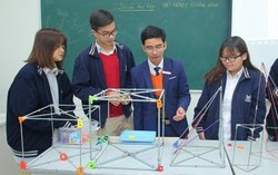 Gần 40 nữ sinh tham gia cuộc thi toán mô hình dành cho học sinh THPT