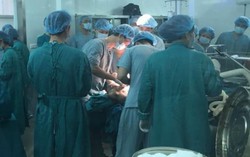 Đang phẫu thuật khối u khổng lồ