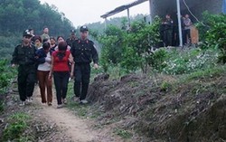 Bắt 15 'nữ quái' đánh bạc trên núi 