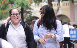 Thí sinh kết thúc bài thi tổ hợp xã hội với nụ cười trên môi
