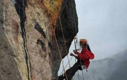 Đu mình trên vách đá 2 tháng vẽ tranh tỏ tình 
