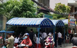 Mẹ cô giáo bị sát hại gục ngã bên linh cữu con gái