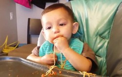 Ăn mỳ Ý theo phong cách của bé