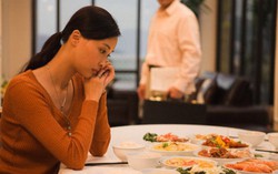 Mong mỏi ngày đoàn tụ nhưng chồng ra tù lại vô tâm, chửi vợ thậm tệ