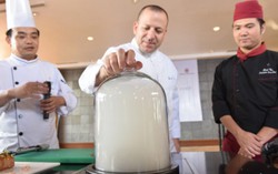 Đầu bếp Marc De Passorio trổ tài với hương vị Việt