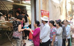 Những nạn nhân vụ cháy khu trọ gần BV Nhi Trung ương vẫn sống lay lắt trên đống đổ nát
