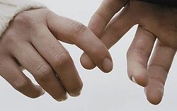 Tìm cách 'chạm' vào thế giới của nhau