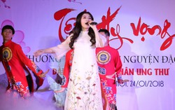 Sao mai Thu Hằng hát mừng Tết sớm với bệnh nhân tại BV Bạch Mai