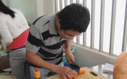Phụ nữ đừng bao giờ nói 'Chồng ơi giúp em nấu cơm!'