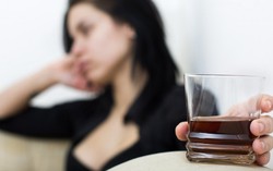 Cô gái nhậu say bị đưa vào nhà nghỉ hiếp dâm