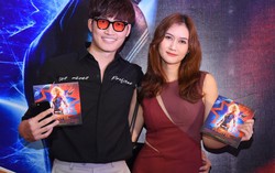 Cặp đôi Hương Giang - Đình Tú tình tứ đi xem ‘Đại úy Marvel’