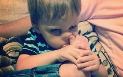 Những hành động đáng yêu mà hài hước của các bé