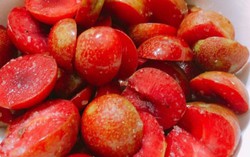Quả chát chua đầu mùa dù giá chát vẫn hút hàng 