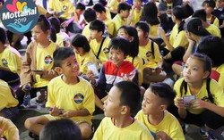 Trẻ em Cơ sở Bảo trợ xã hội Thảo Đàn thích thú vui chơi tại KizCiti
