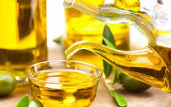 Dùng dầu oliu theo cách này, bạn dễ bị hạ huyết áp và đột quỵ