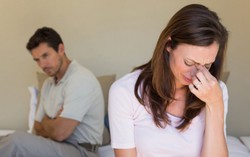 Chồng ‘giúp’ phụ nữ khác... sinh con