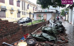 Mưa lớn, tường đổ đè chết bé 8 tuổi