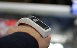 Ra mắt chuột máy tính 3D không cần bàn rê