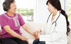 Chọn bác sĩ tại gia cho phụ huynh cao tuổi có 'bảo hành'