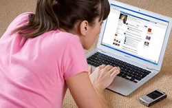 Teen bức xúc khi mẹ tuyên bố "có quyền biết mọi thông tin của con”