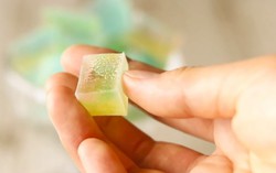 Tự làm kẹo thủy tinh sắc màu đón Tết