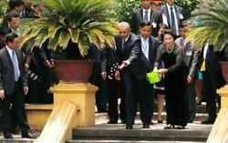 Tổng thống Obama thăm nhà sàn Bác Hồ